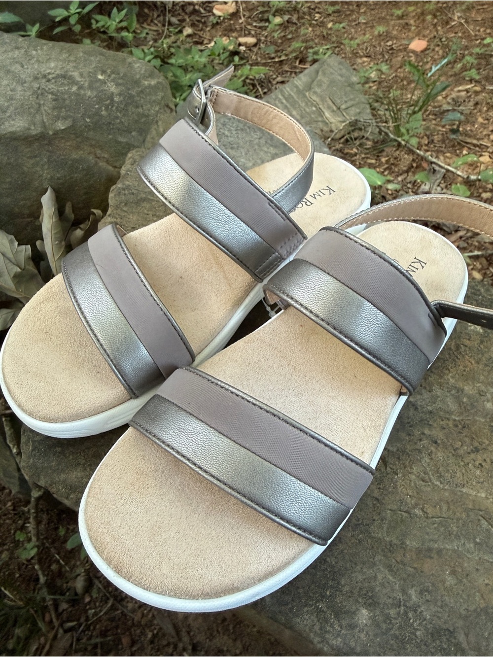Kim Rogers Taupe and Metallic Gray Triple-Strap Sandals. Sz 6.